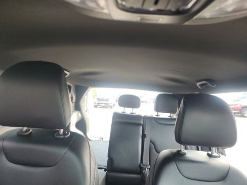 Used 2024 Jeep Compass Latitude image 15