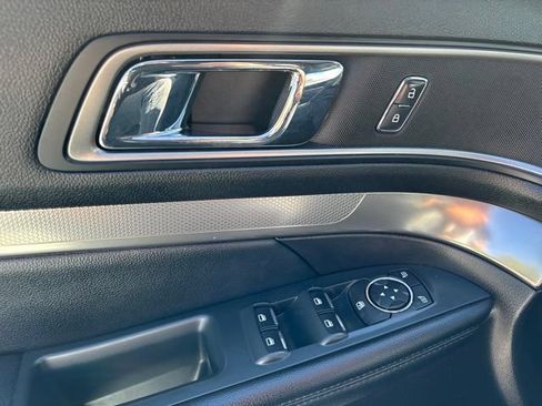 Used 2019 Ford Explorer XLT AWD/4WD image 33