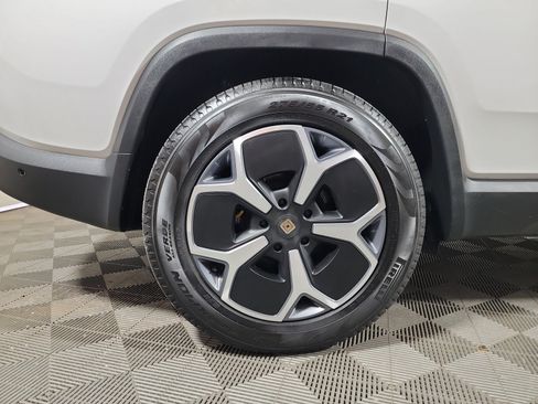 Used 2024 Rivian R1S Adventure AWD/4WD image 12