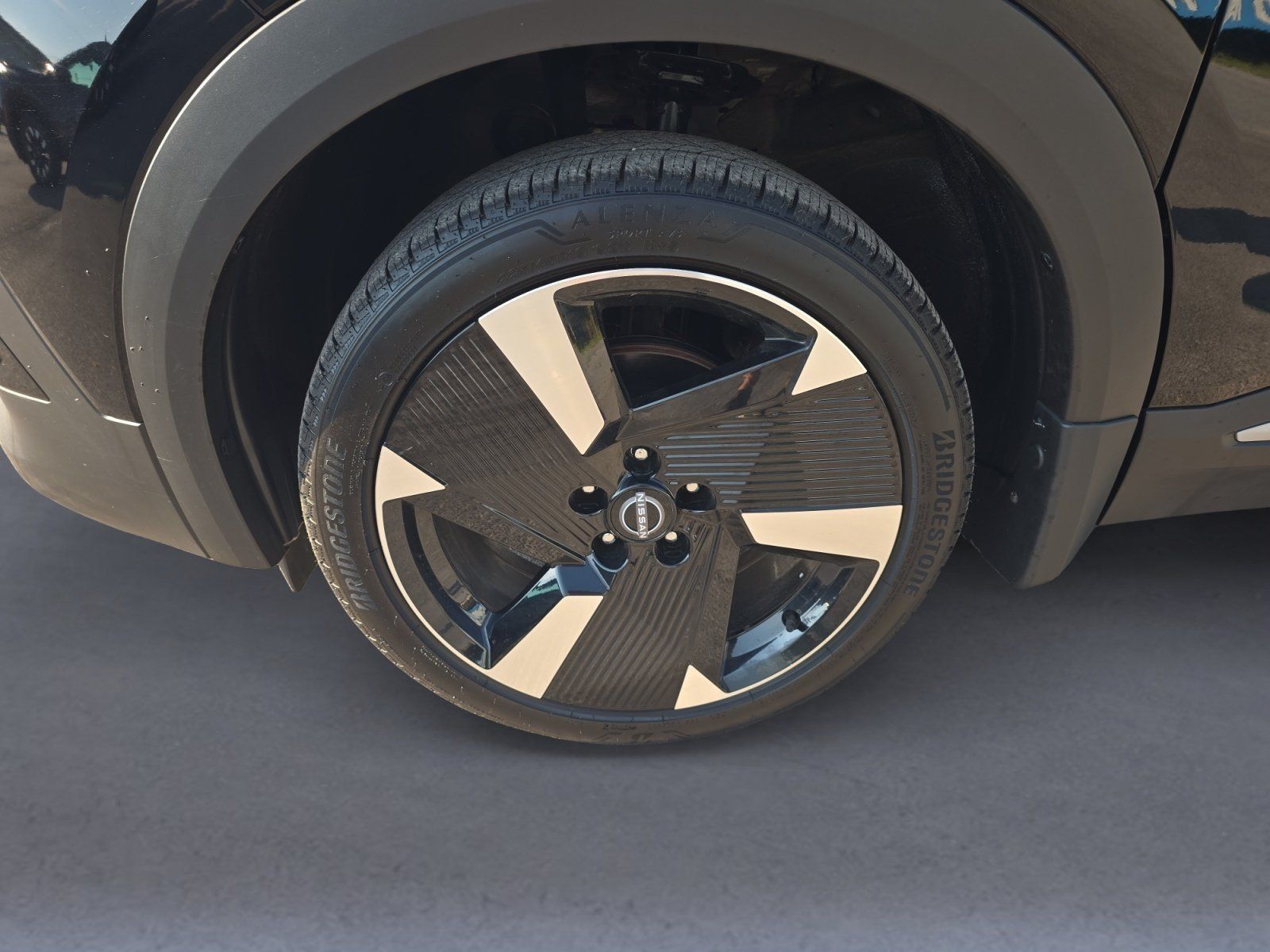 Used 2025 Nissan Kicks SR AWD/4WD image 10