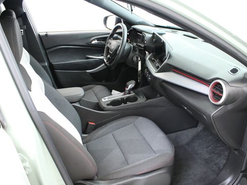 Used 2024 Chevrolet Trax RS w/ Driver Confidence Package image 26