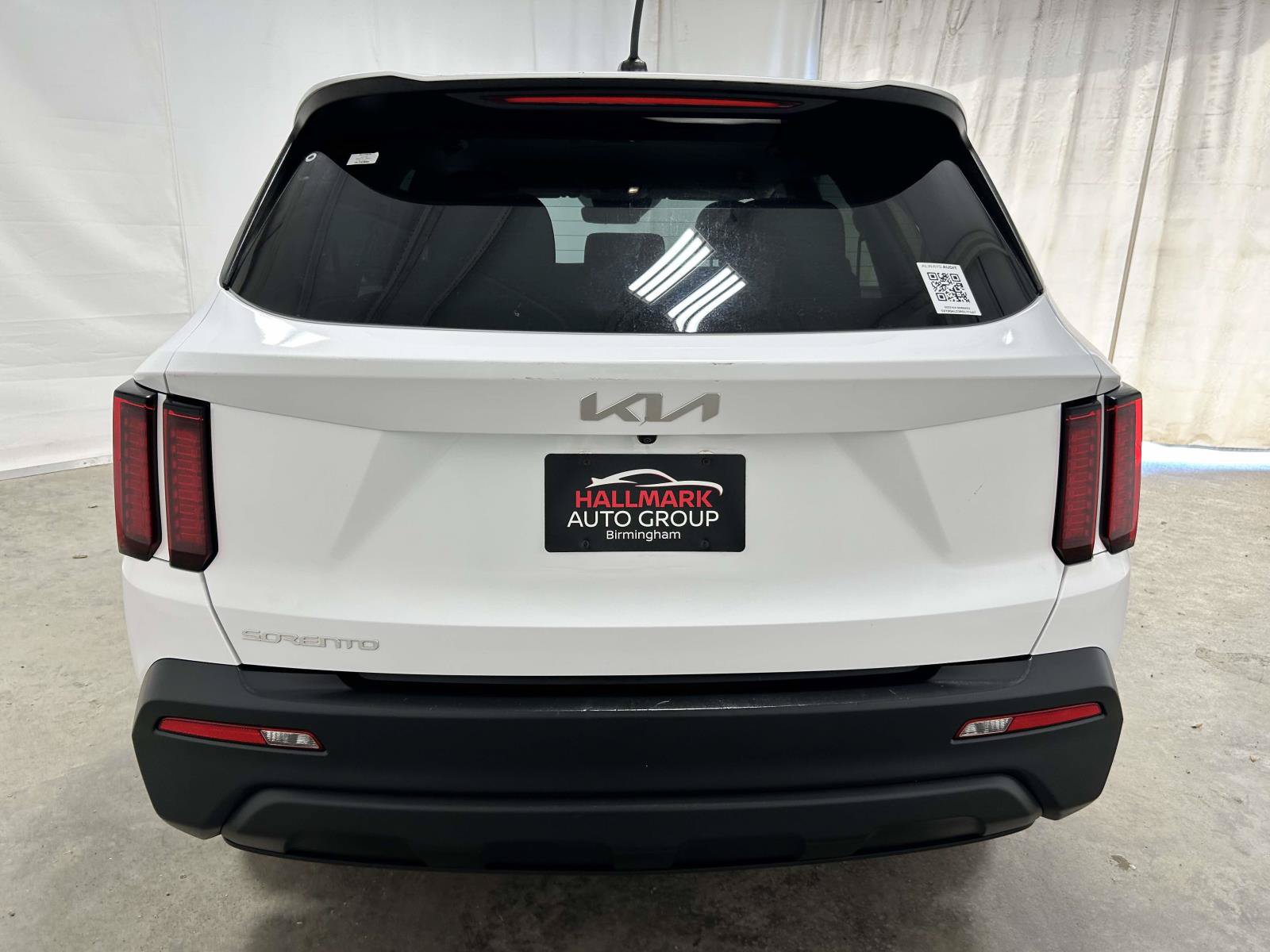 Used 2023 Kia Sorento LX FWD image 3