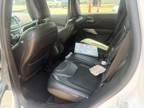 Used 2018 Jeep Cherokee Latitude Plus FWD image 6