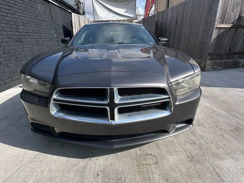 Used 2014 Dodge Charger SE image 2