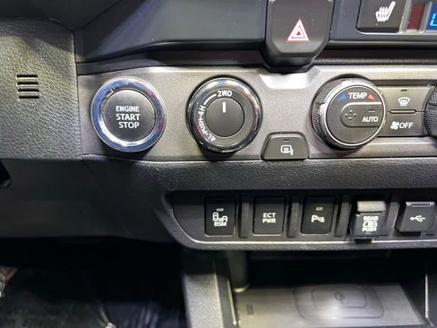 Used 2020 Toyota Tacoma TRD Off-Road image 35