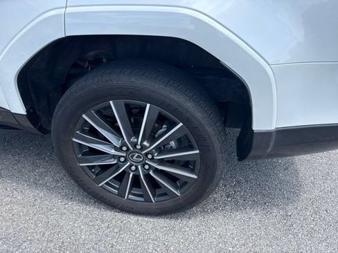 Used 2024 Lexus GX 550 w/ Accessory Package (2T) AWD/4WD image 16