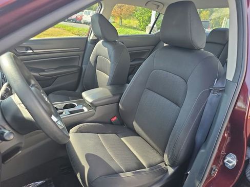 Used 2024 Nissan Altima 2.5 SV image 16