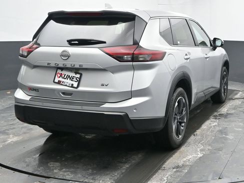 Used 2024 Nissan Rogue SV image 9