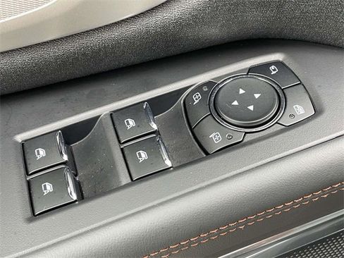 Used 2025 Ford Expedition Active image 22