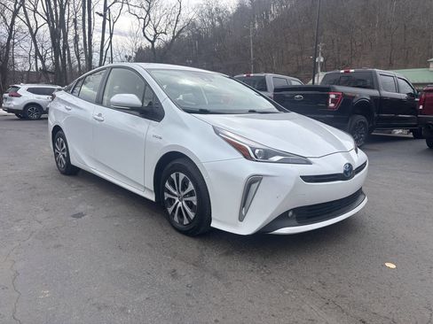 Used 2021 Toyota Prius LE w/ Carpet Mat Package (TMS) image 2