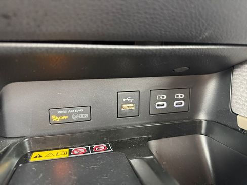 Used 2025 Toyota Camry SE FWD image 37