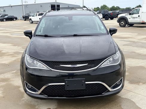 Used 2020 Chrysler Pacifica Touring-L FWD image 33
