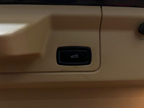 Used 2014 Porsche Panamera 4 image 15