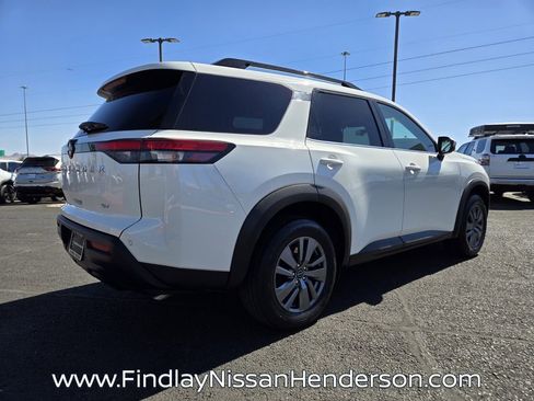 Used 2024 Nissan Pathfinder SV FWD image 6