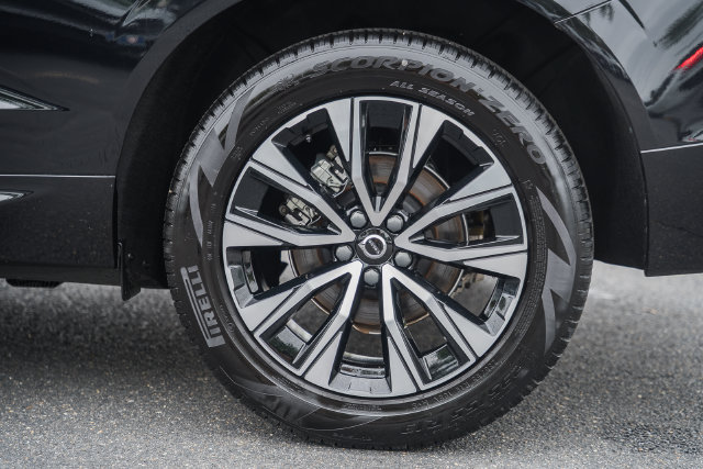 Certified 2025 Volvo XC60 B5 Plus w/ Climate Package AWD/4WD image 19