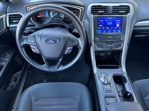 Used 2020 Ford Fusion SE FWD image 17
