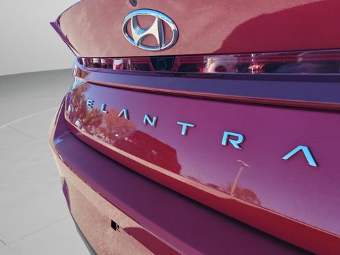 Used 2022 Hyundai Elantra SEL w/ Convenience Package image 7