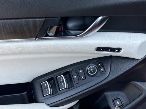 Certified 2022 Honda Accord Touring image 18