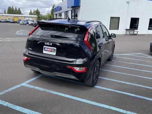 Used 2023 Kia Niro Wind w/ Wind Preserve Package FWD image 5