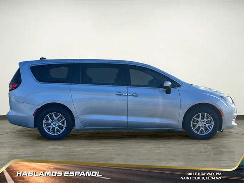 Used 2022 Chrysler Voyager LX image 8
