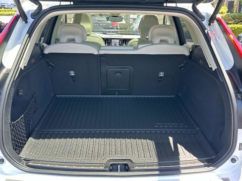 Certified 2025 Volvo XC60 T8 Plus w/ Protection Package Premier image 23