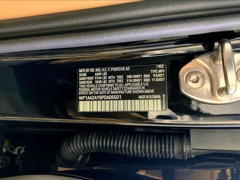 Certified 2023 Porsche Cayenne AWD/4WD image 36
