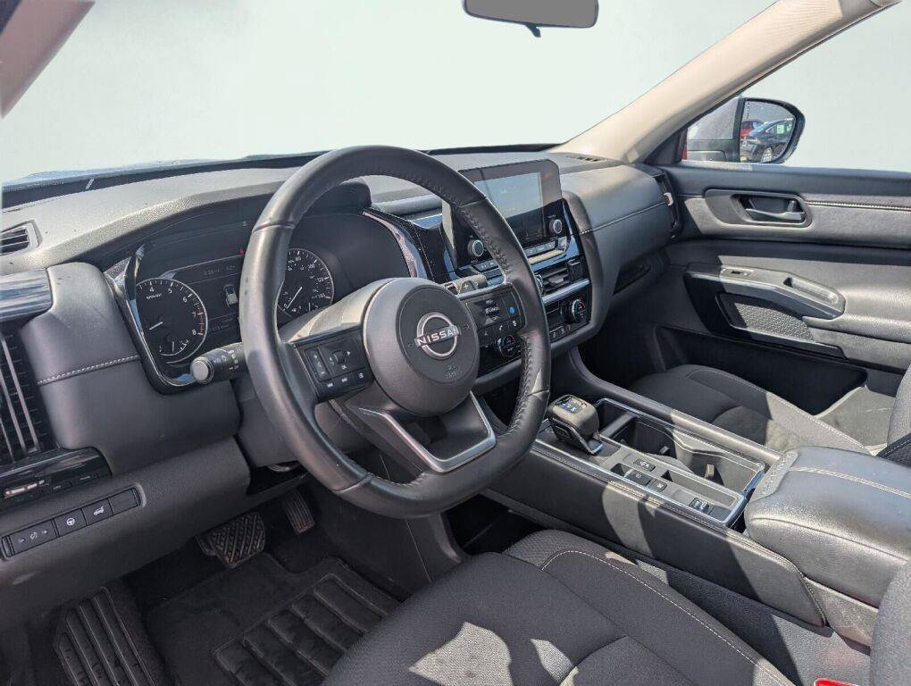 Used 2025 Nissan Pathfinder SV FWD image 29