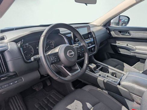 Used 2025 Nissan Pathfinder SV FWD image 29