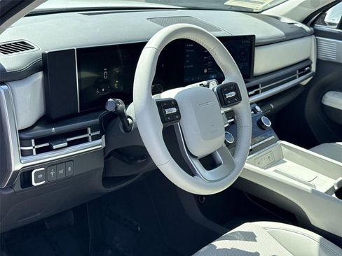 Used 2025 Hyundai Santa Fe SEL image 9