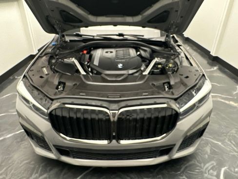 Used 2021 BMW 740i w/ M Sport Package RWD image 31