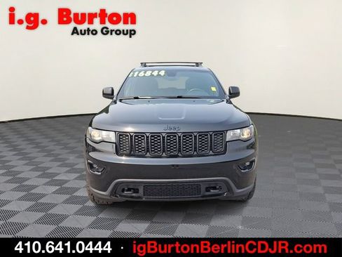 Used 2018 Jeep Grand Cherokee Laredo AWD/4WD image 2