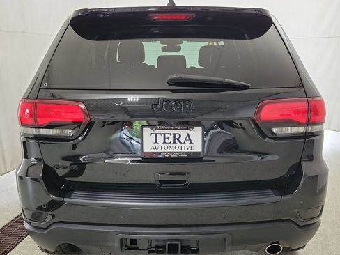 Used 2018 Jeep Grand Cherokee Altitude AWD/4WD image 4