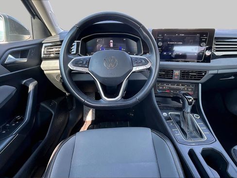 Used 2025 Volkswagen Jetta SE FWD image 5