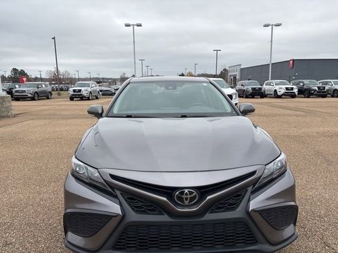 Used 2023 Toyota Camry SE image 6