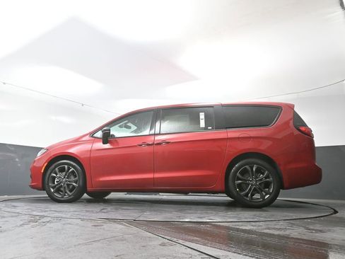 New 2026 Chrysler Pacifica Select image 51