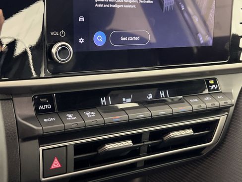 Used 2025 Toyota Camry SE image 21