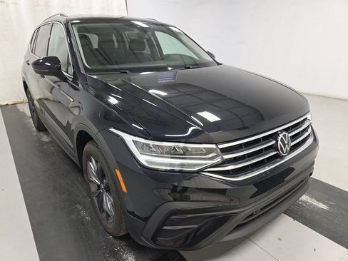 Used 2022 Volkswagen Tiguan SE image 2