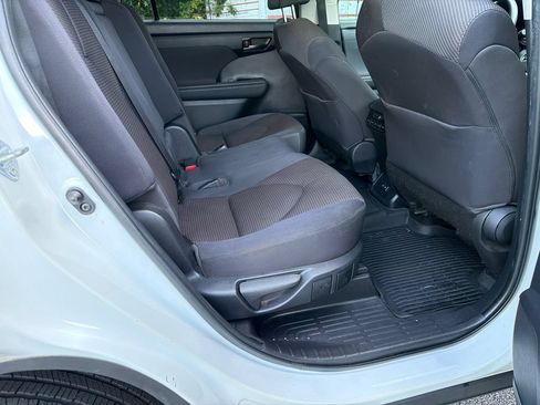 Used 2022 Toyota Highlander L FWD image 15
