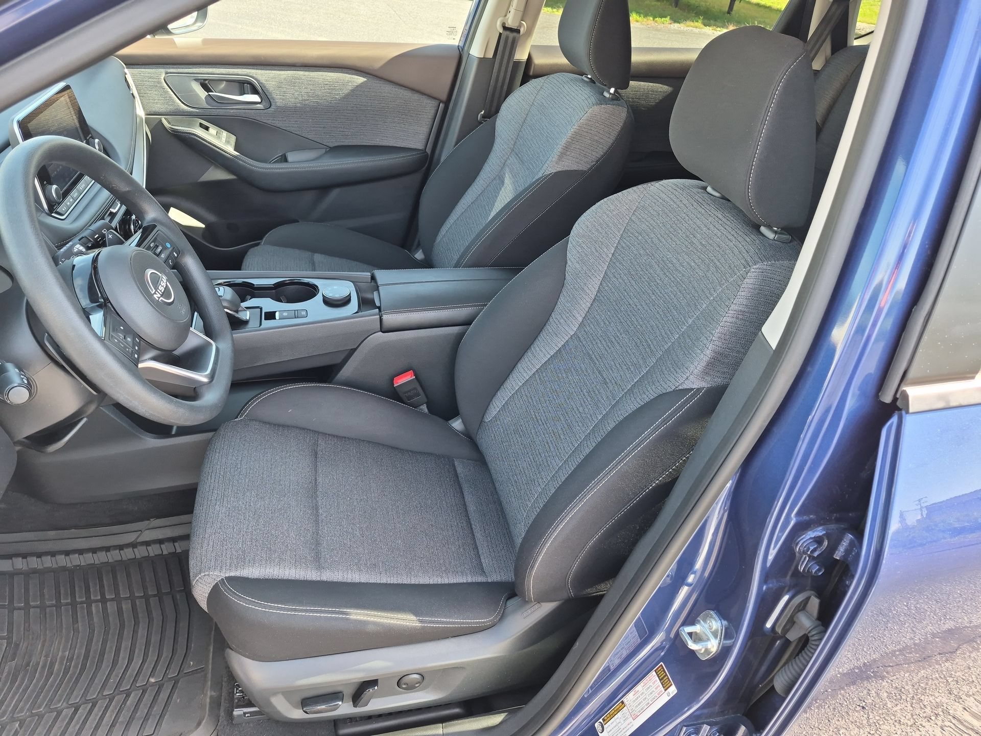 Used 2023 Nissan Rogue SV AWD/4WD image 18