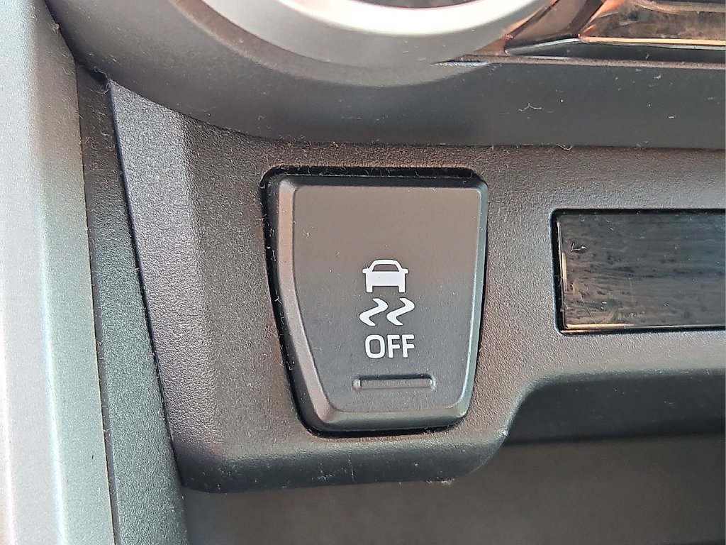 Used 2019 Toyota RAV4 LE w/ All Weather Liner Package AWD/4WD image 21