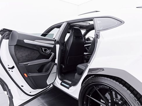Used 2021 Lamborghini Urus AWD/4WD image 47