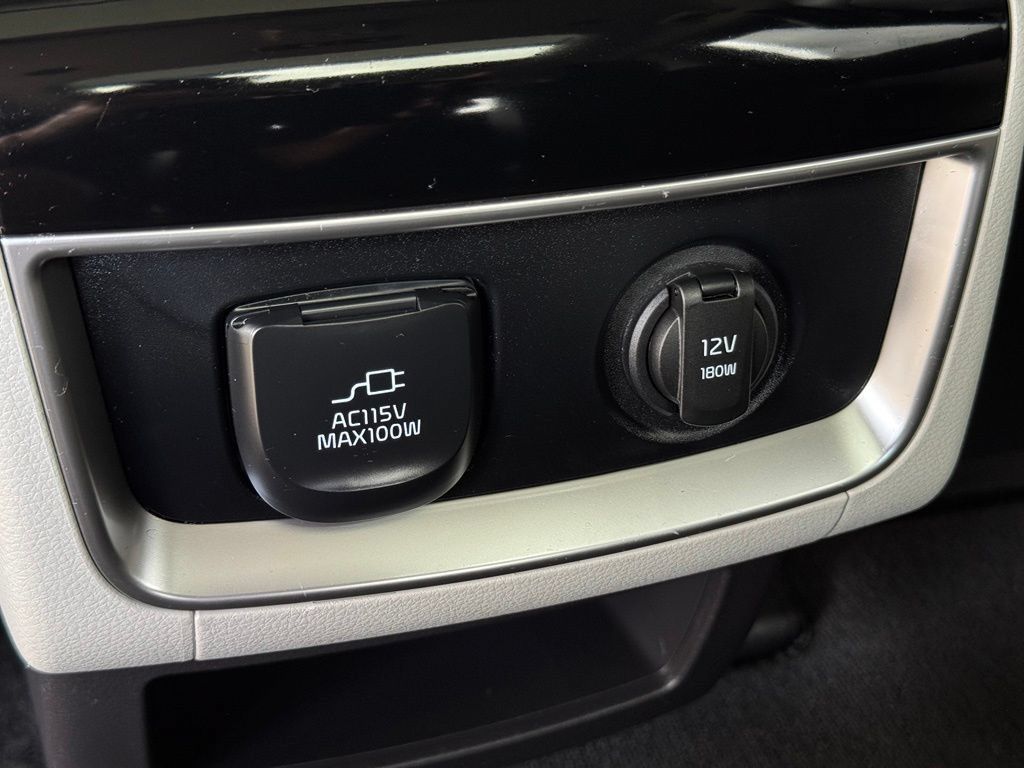 Used 2023 Kia Carnival SX Prestige FWD image 28