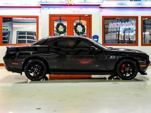 Used 2018 Dodge Challenger R/T w/ Blacktop Package image 9