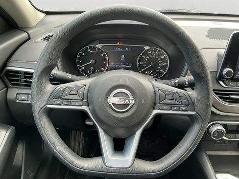 Used 2025 Nissan Altima 2.5 SV AWD/4WD image 19