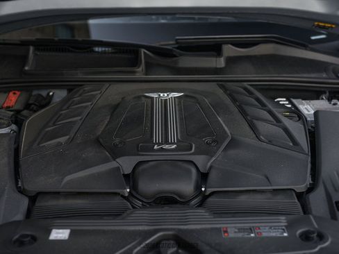 Used 2021 Bentley Bentayga AWD/4WD image 16