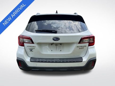 Used 2019 Subaru Outback 3.6R Touring AWD/4WD image 4
