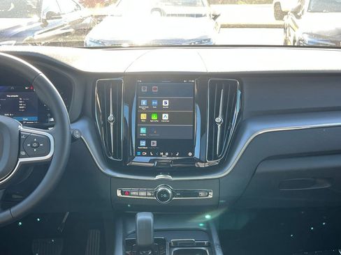 Used 2025 Volvo XC60 B5 Core image 21