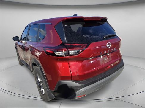 Used 2023 Nissan Rogue S image 4
