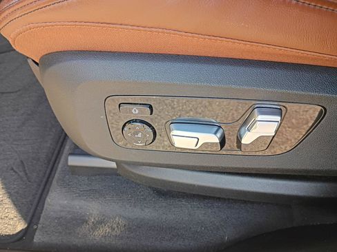 Used 2019 BMW X5 xDrive40i w/ Executive Package AWD/4WD image 16