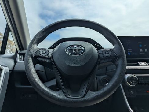 Used 2025 Toyota RAV4 XLE image 23